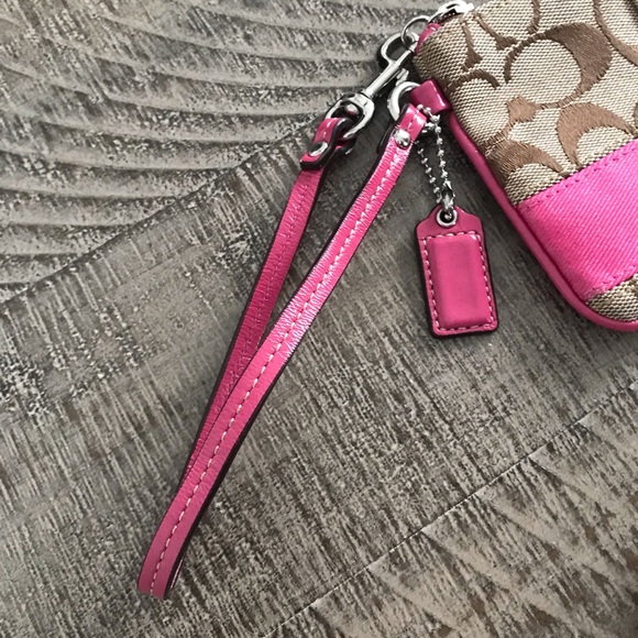 Coach Signature Jacquard Patent Leather Monogram Wristlet, Y2K / Vintage - Picture 16 of 16